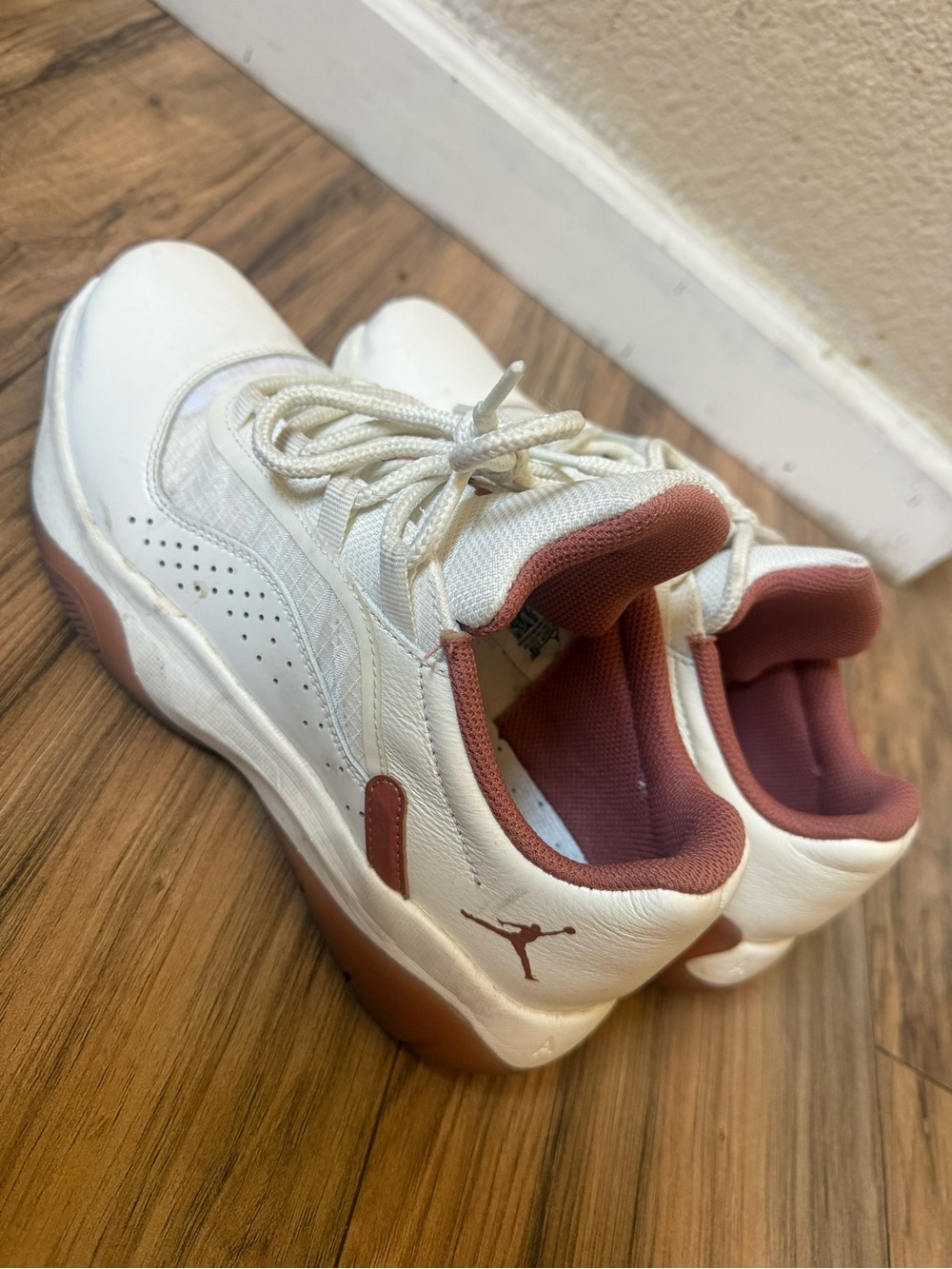 Jordan 11 CMFT Low Tops